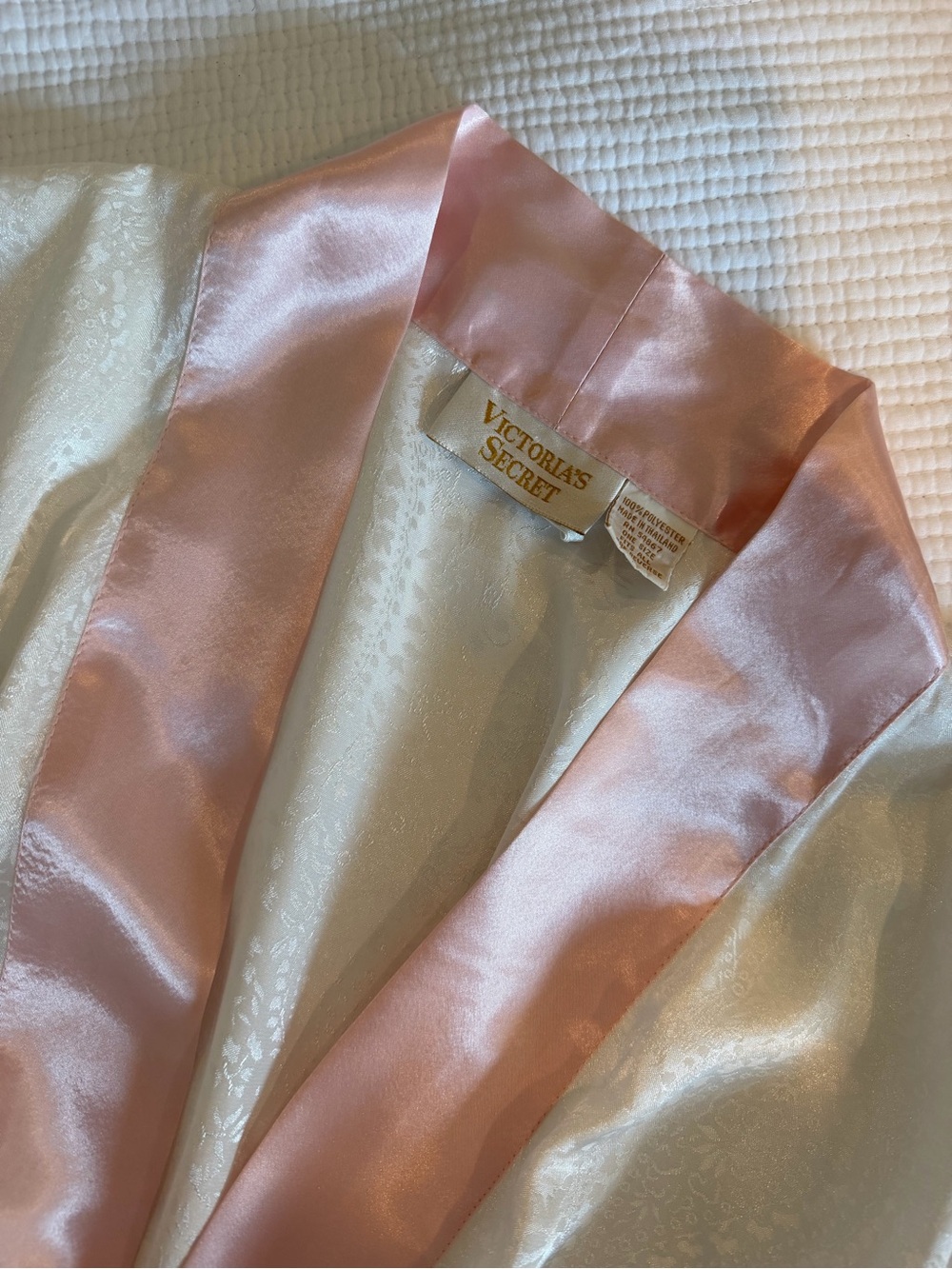 Gold Label Vintage Victoria's Secret Ivory with Petal Pink Satin Trim Robe - Picture 2 of 5